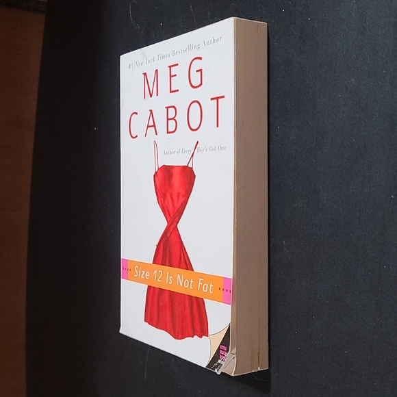 Meg Cabot - Size 12 Is Not Fat - Picture 3 of 7